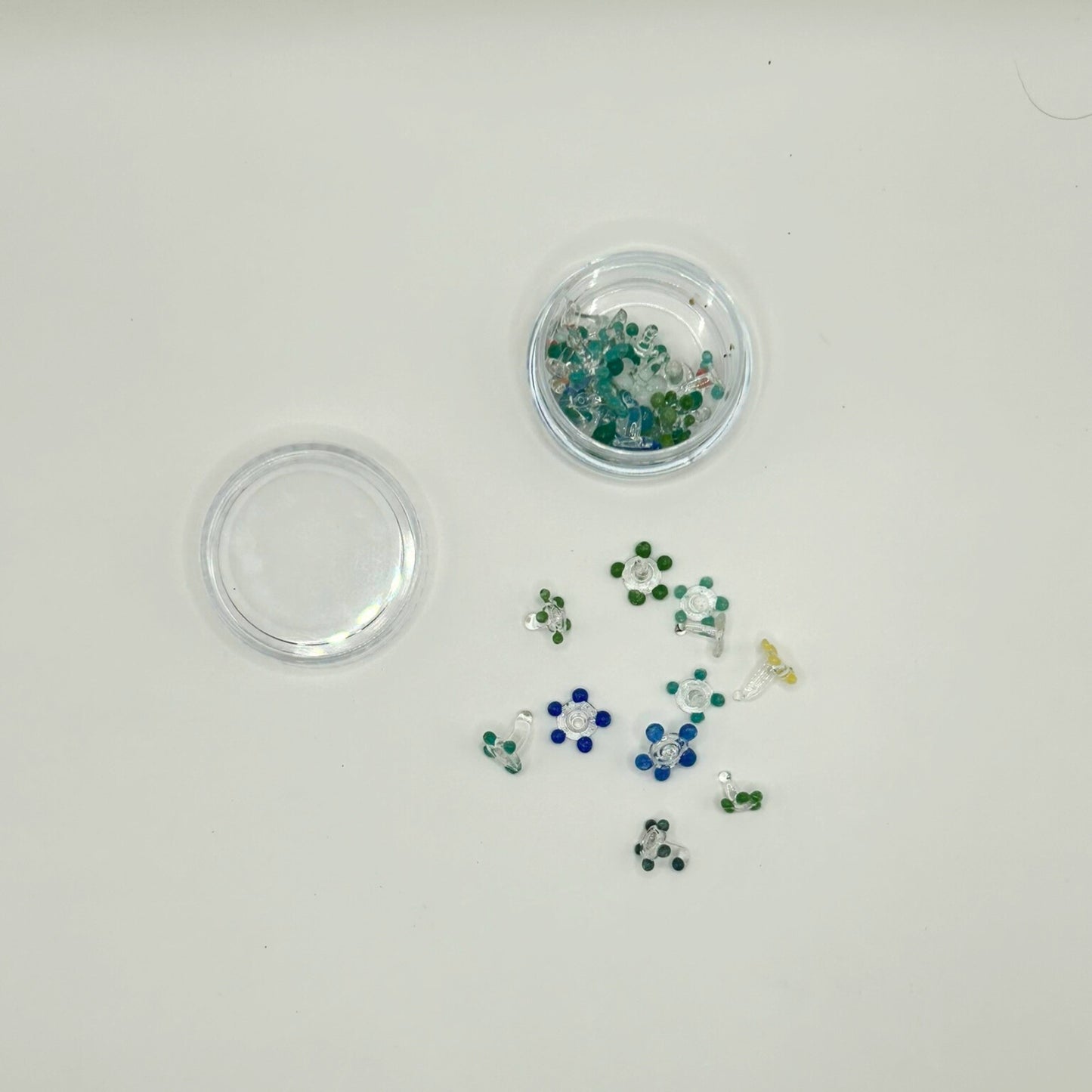 Daisey Glass Beads 20/25 Count